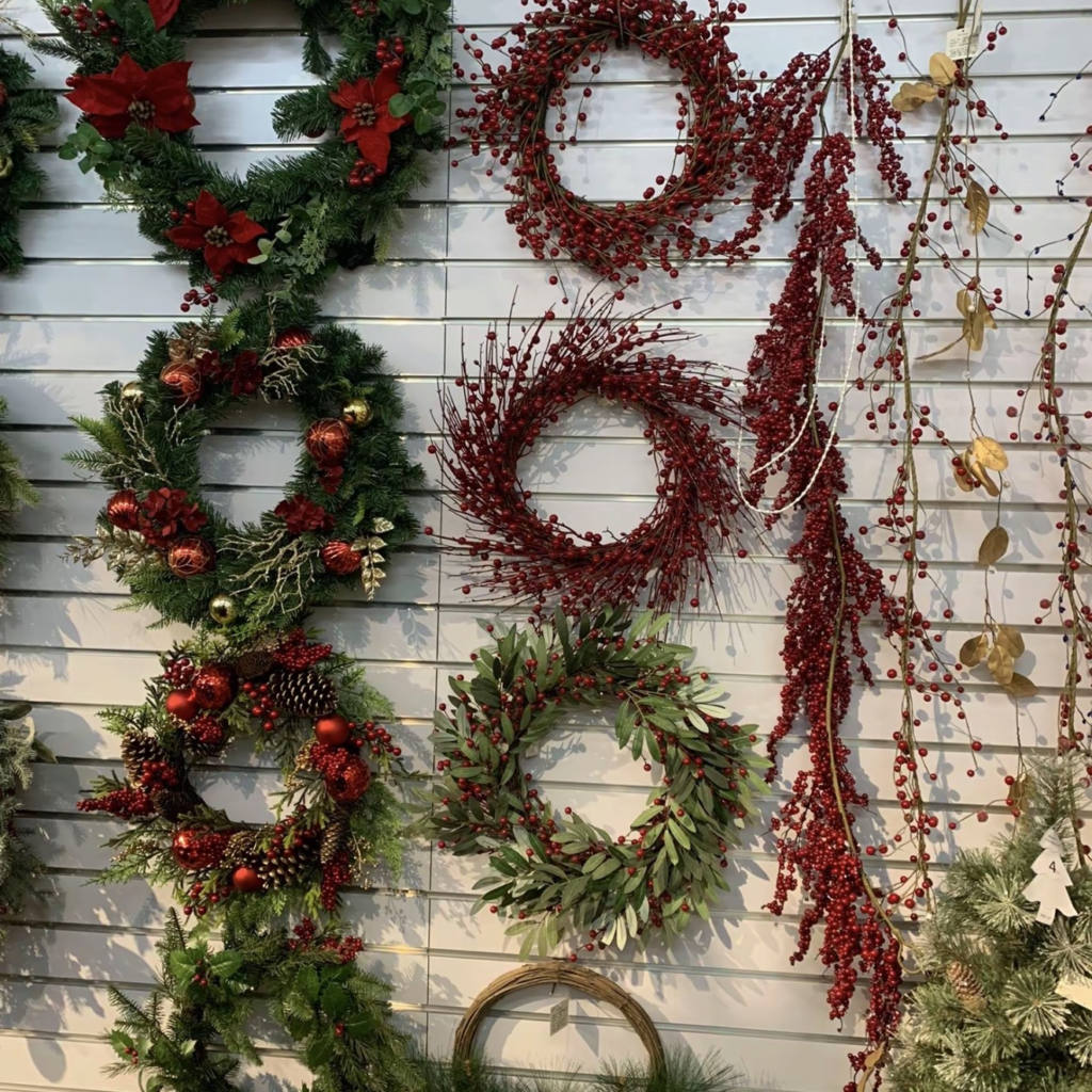 Wholesale-seasonal-holiday-artificial-flowers-Christmas-wreaths-bulk-—-PJTL-China