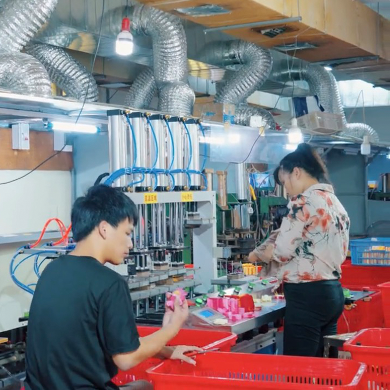 Artificial flower batch processing on assembly line – quality production at PJTL China factory