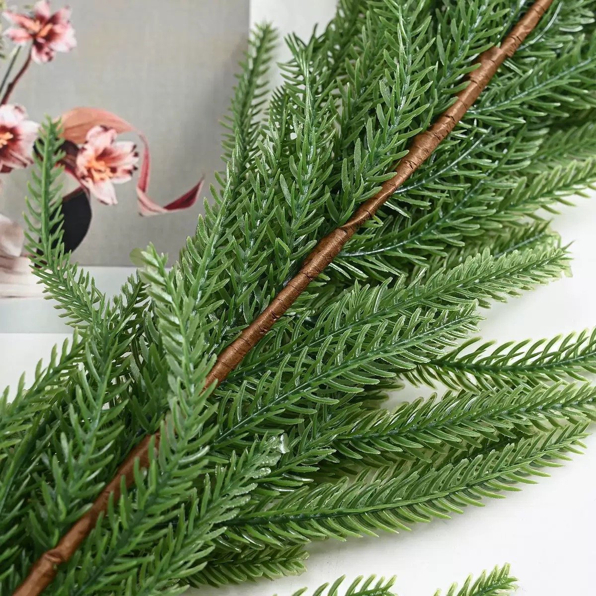 Natural-Looking Stem Detail of Artificial Pine Needle Garland