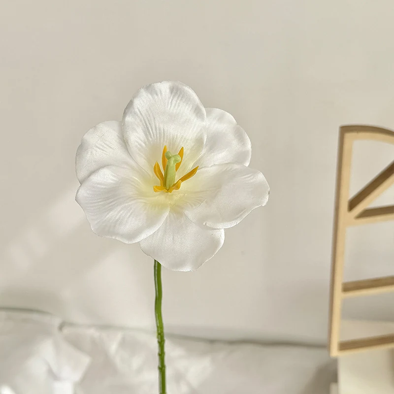 White artificial fringed tulip stem