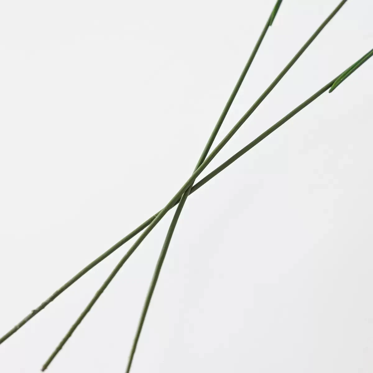 Wire tip detail on artificial small-leaf greenery stems