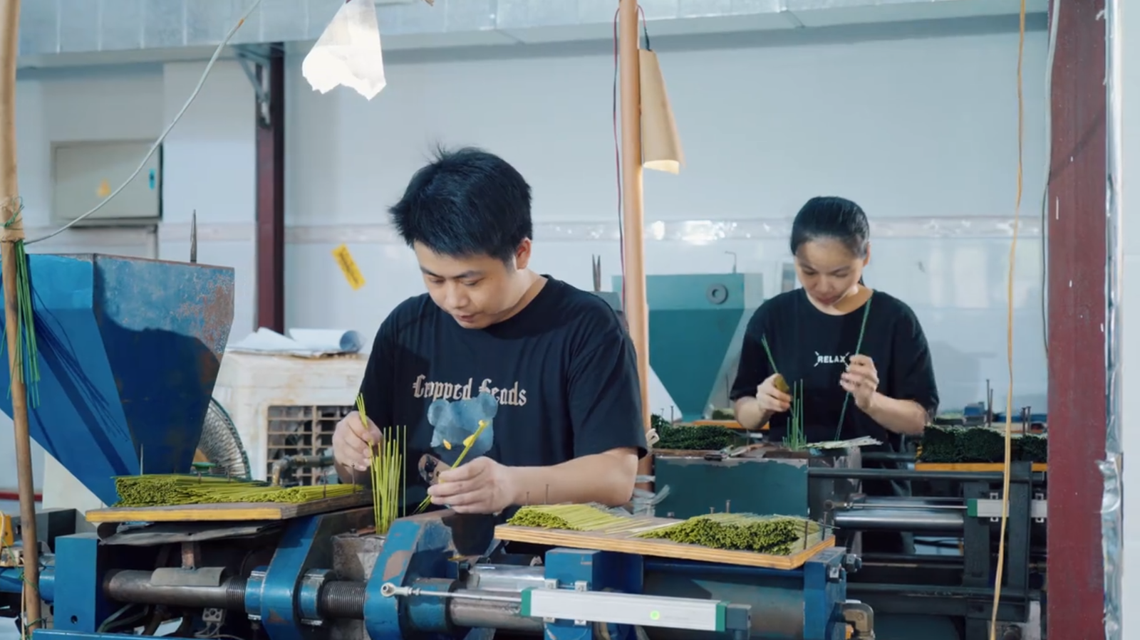 OEM artificial flower manufacturing factory in China showing custom production and private label packaging process