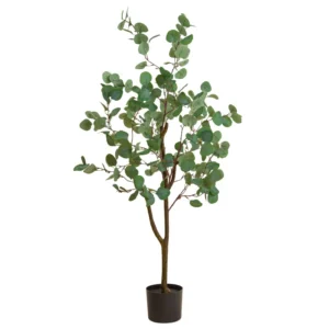 Sammlung künstlicher Eukalyptusbäume im grünen Topf