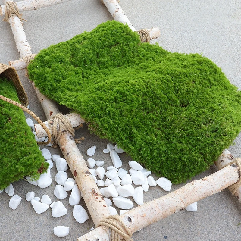 Tearable Artificial Moss Mat shown in tray application